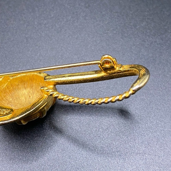 Maeve Carr New York GoldTone Equestrian Jockey Riding Crop & Cap Brooch - Picture 3 of 11